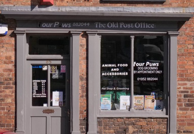 Four Paws Pet Shop 768x529